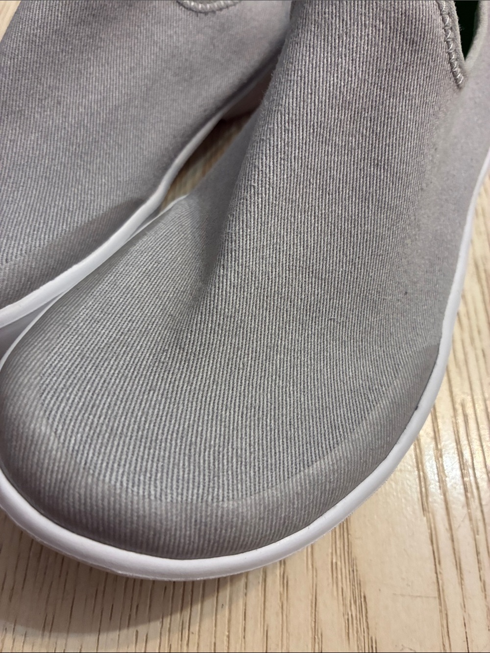 Women’s OOFOS OOmg eeZee Low Slip-On Sneaker Shoes (Grey) - Picture 4 of 13